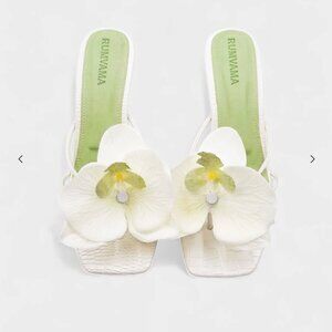 NEW IN BOX Rumvama “Pearl Orchid” Heels – Bridal / Occasion – Size 6